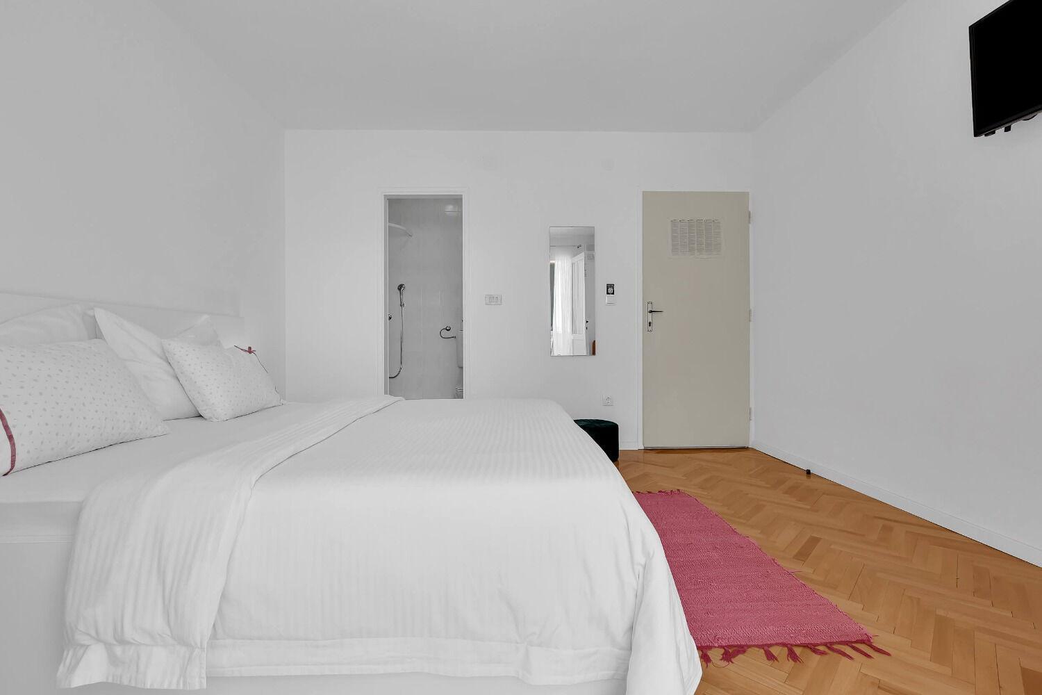 Ivica Apartment *